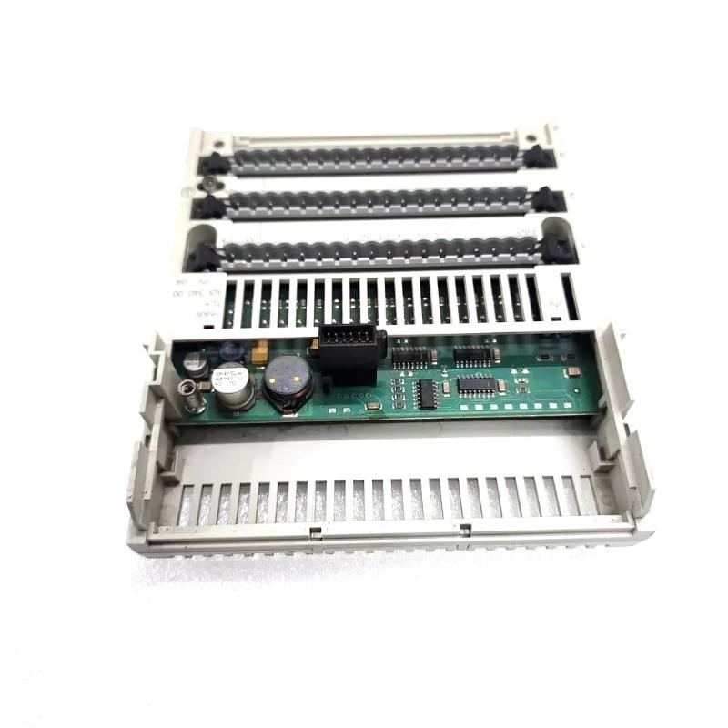 Schneider 170ADI34000 Discrete Input Module Modicon Momentum series